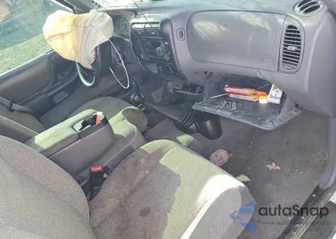 2002 Ford Ranger z USA, uszkodzony, nr VIN 1FTYR10DX2TA54604